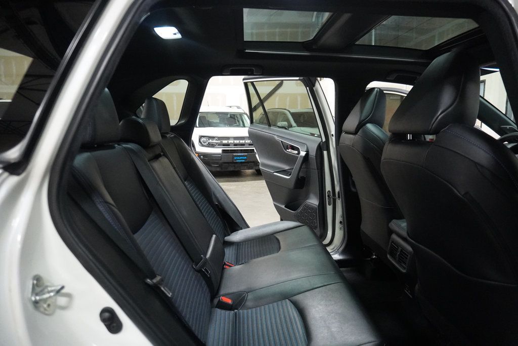 2022 Toyota RAV4 Hybrid XSE photo 2