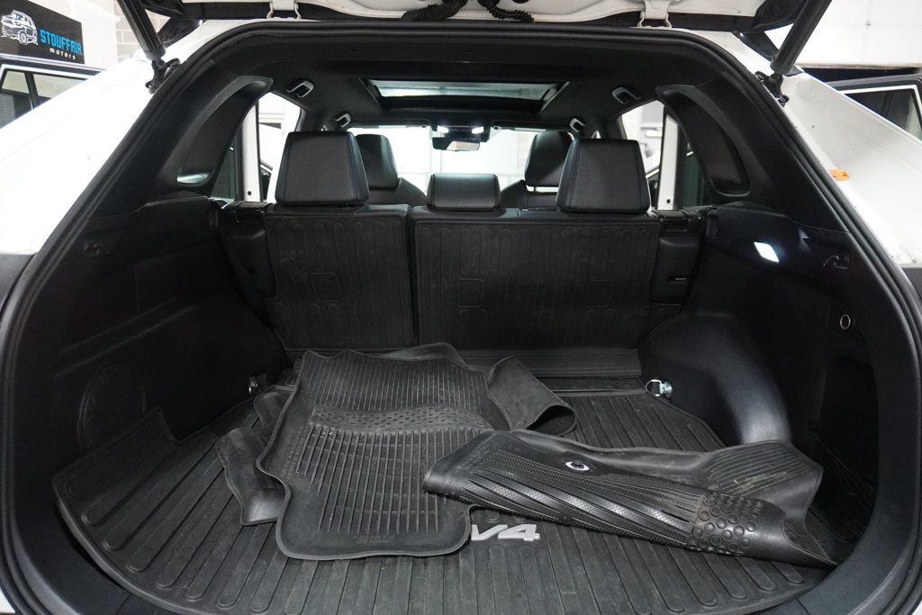 2022 Toyota RAV4 Hybrid XSE photo 3