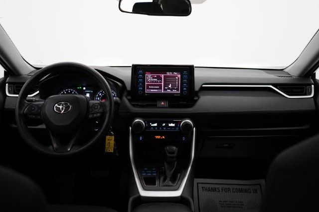2022 Toyota RAV4 LE - 23081357 - 13
