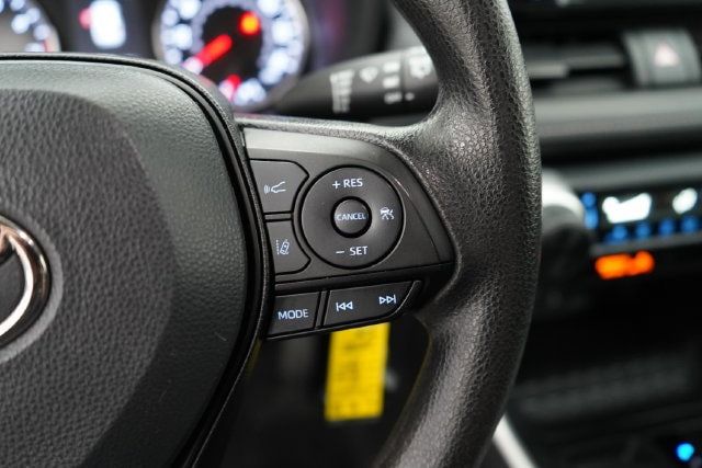 2022 Toyota RAV4 LE - 23081357 - 17