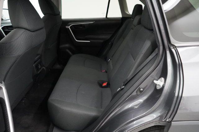 2022 Toyota RAV4 LE - 23081357 - 32