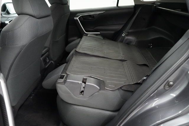 2022 Toyota RAV4 LE - 23081357 - 33