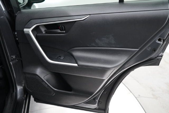 2022 Toyota RAV4 LE - 23081357 - 35