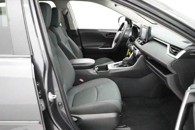 2022 Toyota RAV4 LE - 23081357 - 40