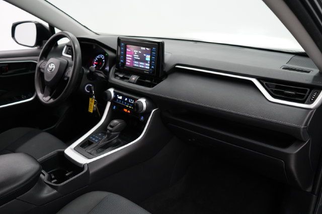 2022 Toyota RAV4 LE - 23081357 - 41