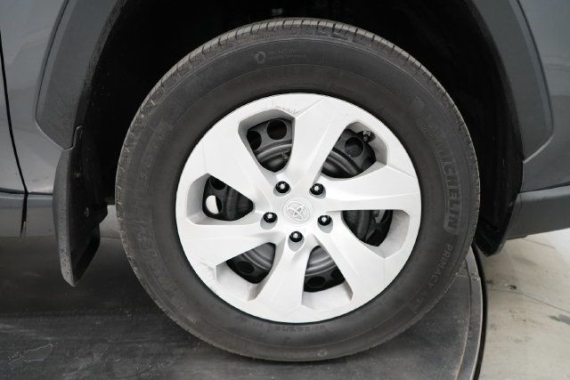 2022 Toyota RAV4 LE - 23081357 - 42