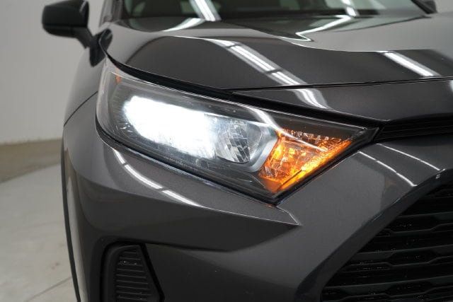 2022 Toyota RAV4 LE - 23081357 - 43