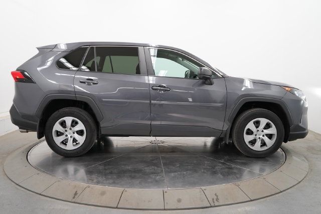 2022 Toyota RAV4 LE - 23081357 - 7