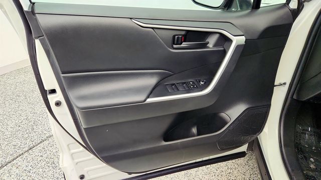 2022 Toyota RAV4 LE AWD with Blind Spot Monitor and RCTA - 22960205 - 9