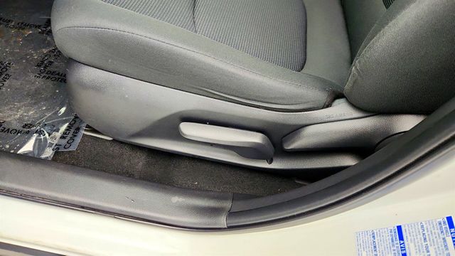 2022 Toyota RAV4 LE AWD with Blind Spot Monitor and RCTA - 22960205 - 10