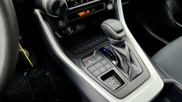 2022 Toyota RAV4 LE AWD with Blind Spot Monitor and RCTA - 22960205 - 15