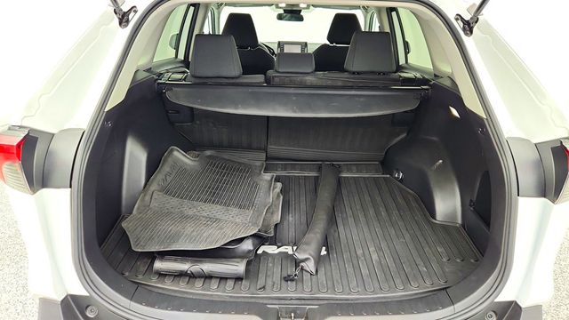 2022 Toyota RAV4 LE AWD with Blind Spot Monitor and RCTA - 22960205 - 20