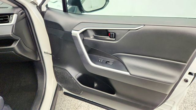 2022 Toyota RAV4 LE AWD with Blind Spot Monitor and RCTA - 22960205 - 24