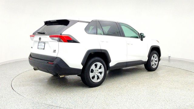 2022 Toyota RAV4 LE AWD with Blind Spot Monitor and RCTA - 22960205 - 4