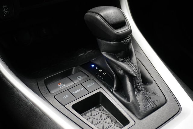 2022 Toyota RAV4 LE FWD - 22950493 - 16