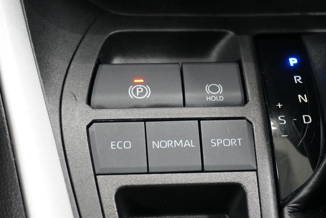 2022 Toyota RAV4 LE FWD - 22950493 - 17