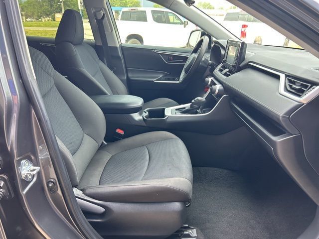 2022 Toyota RAV4 LE FWD - 23027805 - 13