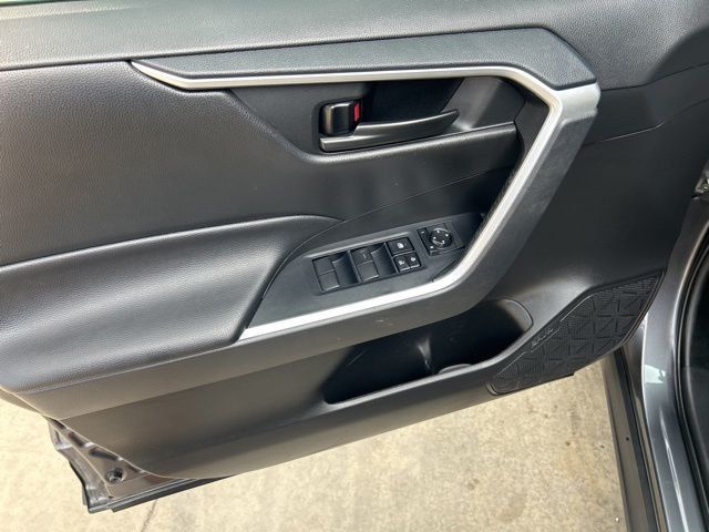 2022 Toyota RAV4 LE FWD - 23027805 - 8
