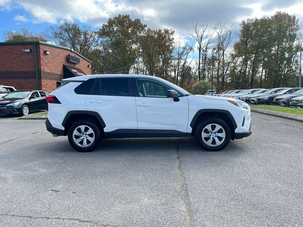 2022 Toyota RAV4 LE FWD - 22658992 - 4