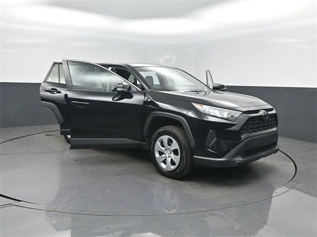 2022 Toyota RAV4 LE FWD - 22978573 - 38
