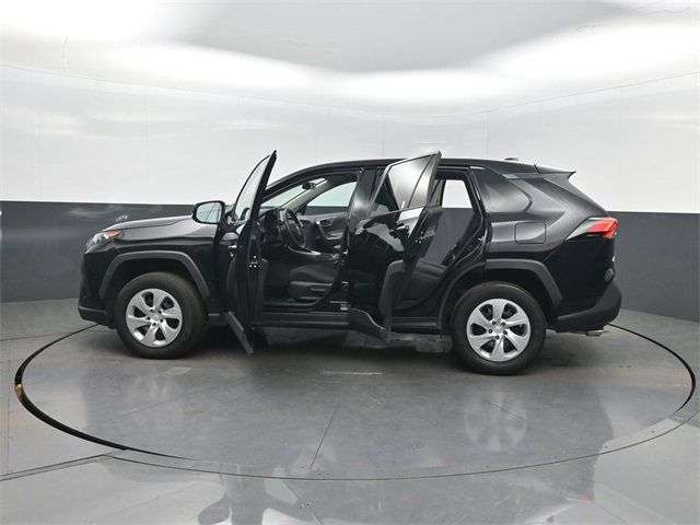 2022 Toyota RAV4 LE FWD - 22978573 - 39