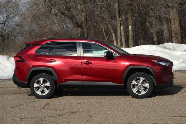 2022 Toyota RAV4 ONE OWNER AWD HYBRID LE WITH NEW TIRES AND BRAKE SERVICE - 22978867 - 1