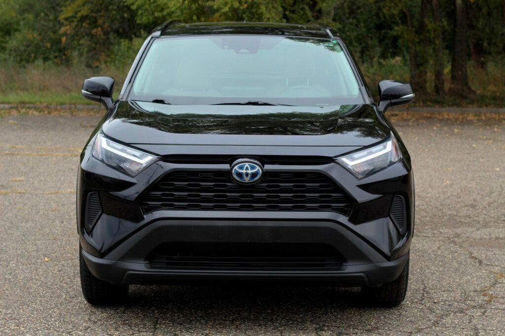 2022 Toyota RAV4 XLE photo 4