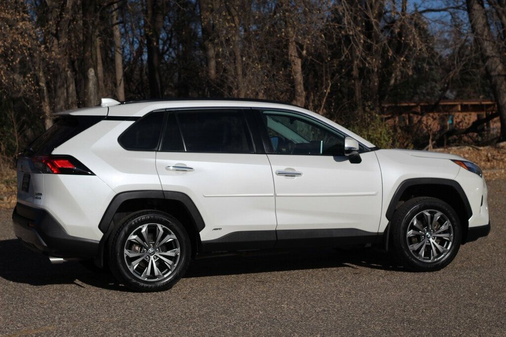 2022 Toyota RAV4 Limited Hybrid photo 3