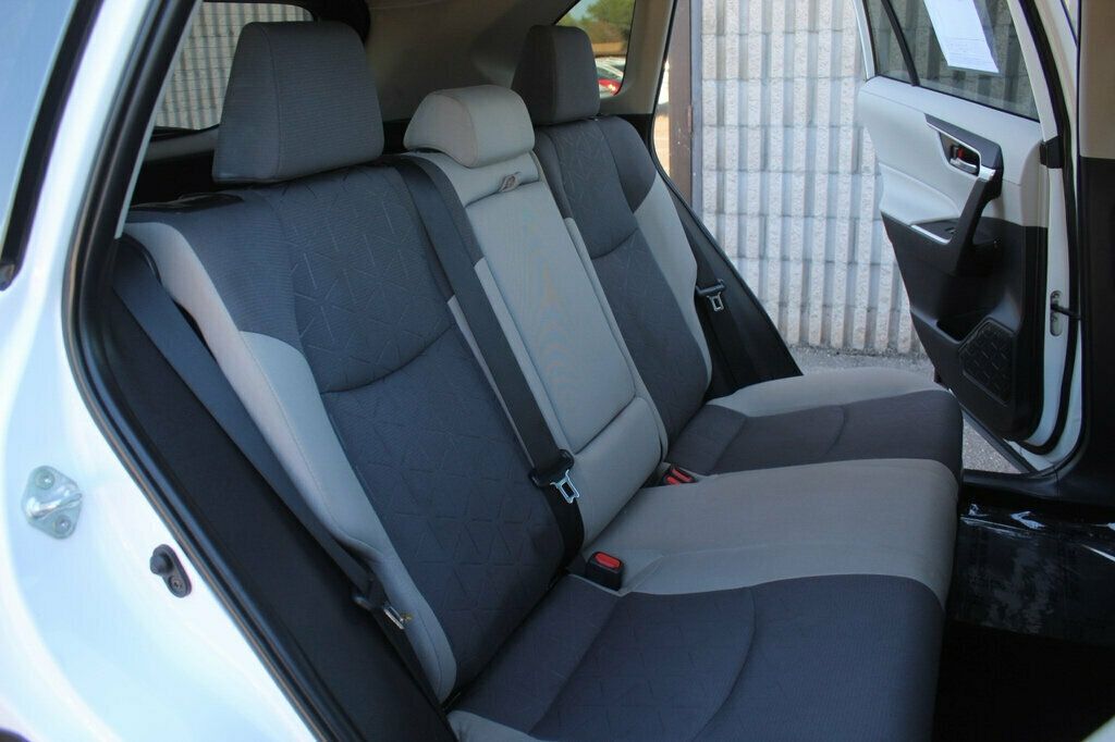 2022 Toyota RAV4 XLE Hybrid photo 11