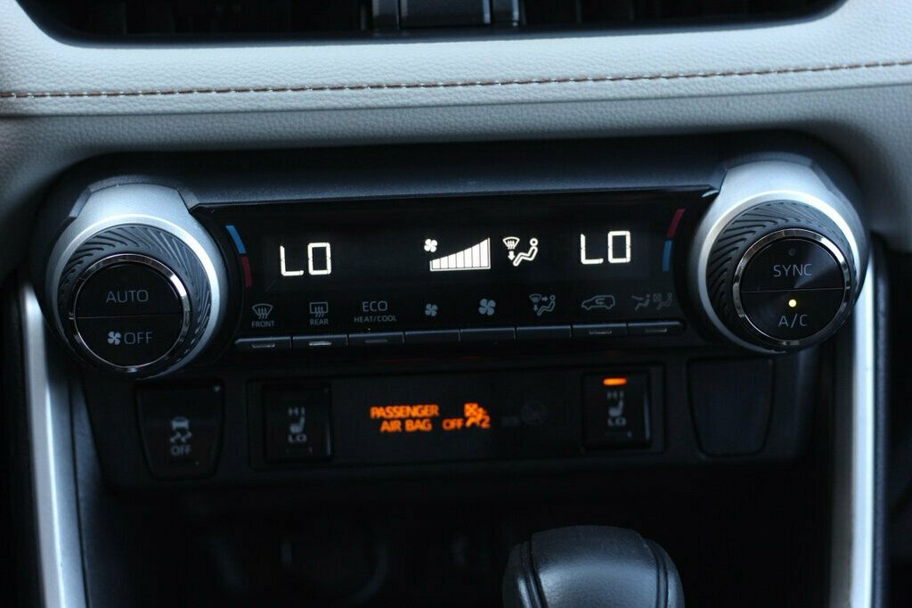 2022 Toyota RAV4 XLE Hybrid photo 15