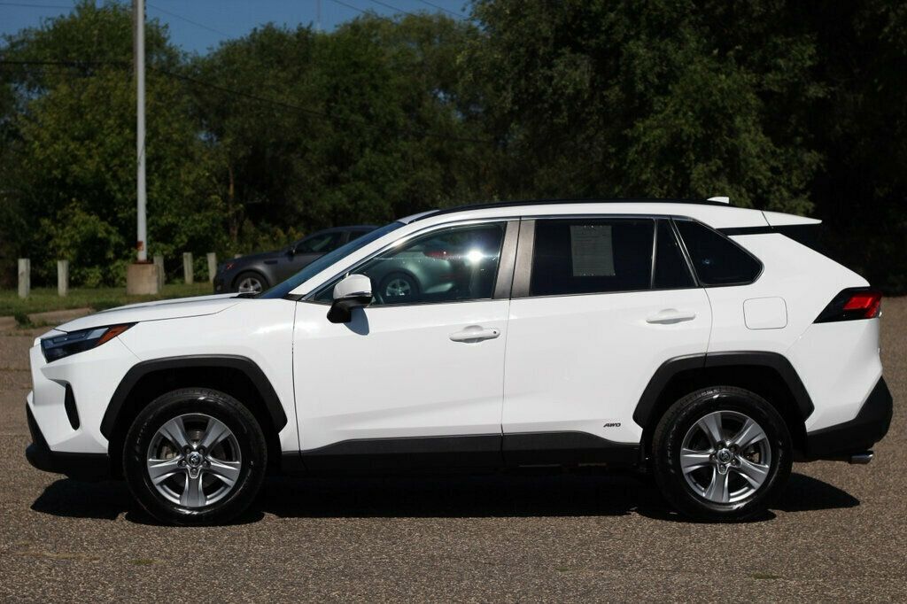 2022 Toyota RAV4 XLE Hybrid photo 17