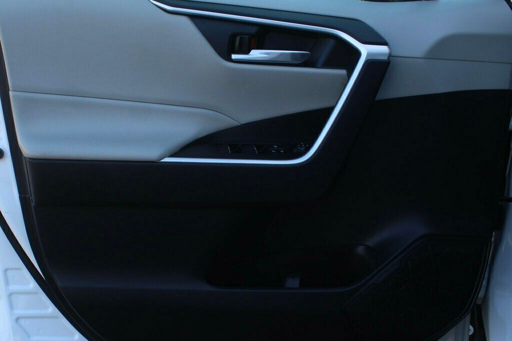 2022 Toyota RAV4 XLE Hybrid photo 19