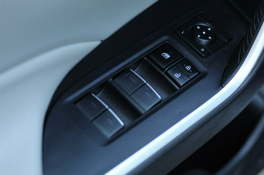 2022 Toyota RAV4 XLE Hybrid photo 20