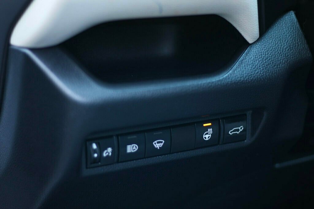 2022 Toyota RAV4 XLE Hybrid photo 21