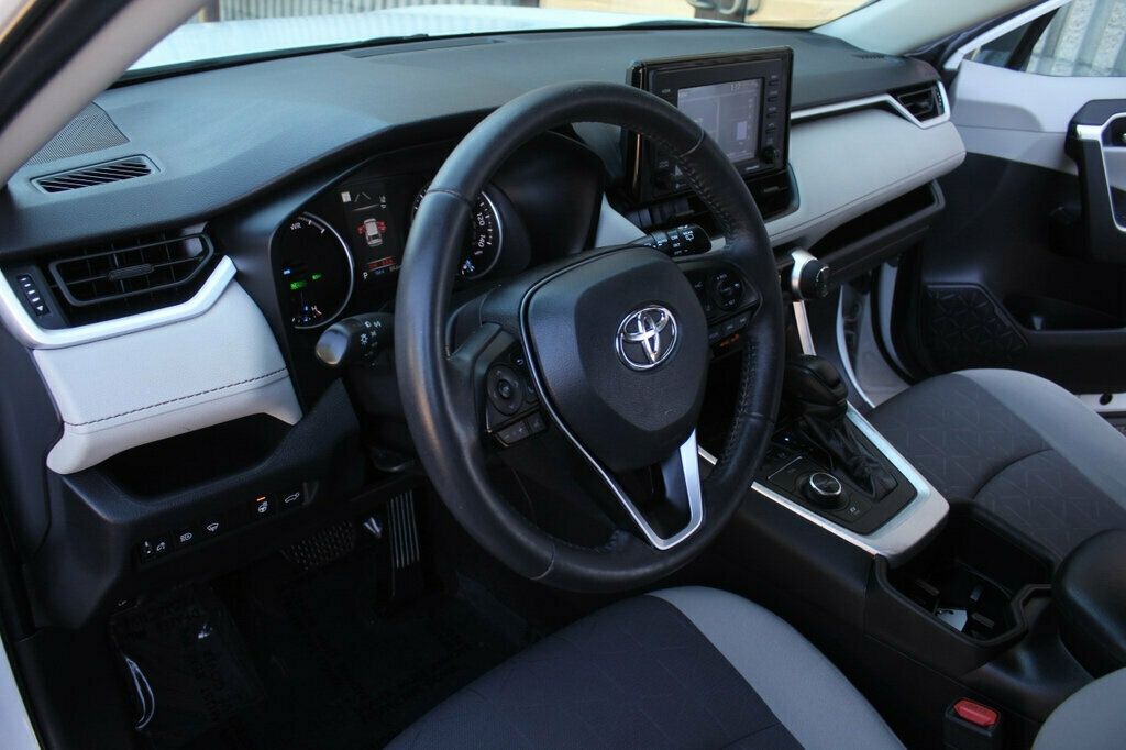 2022 Toyota RAV4 XLE Hybrid photo 24