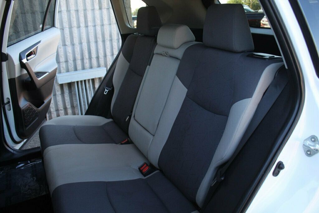 2022 Toyota RAV4 XLE Hybrid photo 27