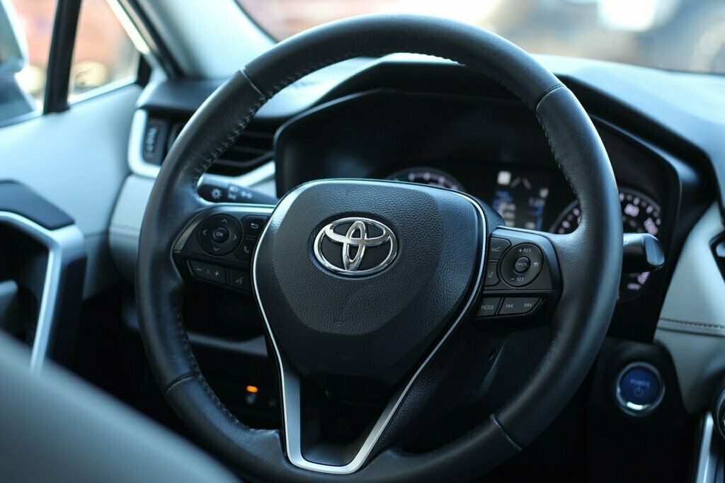 2022 Toyota RAV4 XLE Hybrid photo 28