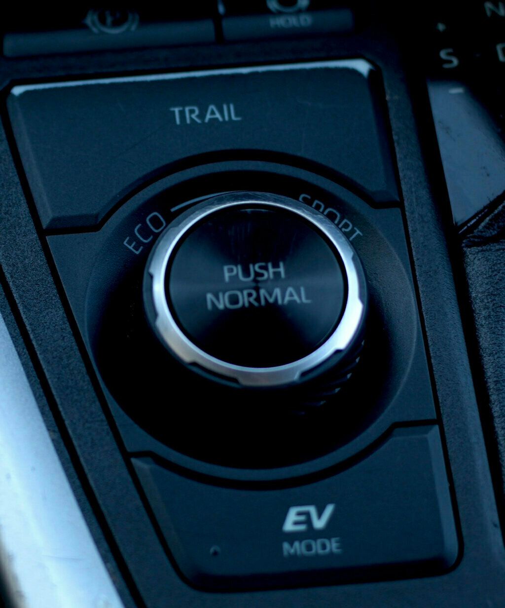2022 Toyota RAV4 XLE Hybrid photo 30