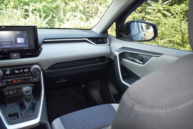 2022 Toyota RAV4 XLE AWD - 23078460 - 20