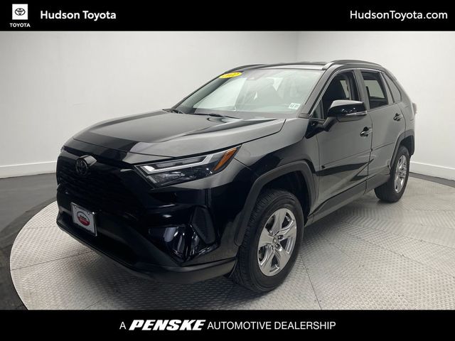 2022 Toyota RAV4 XLE AWD - 22995953 - 0