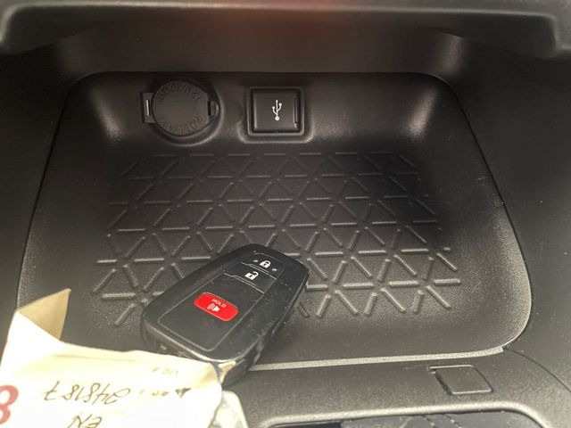 2022 Toyota RAV4 XLE AWD - 22995953 - 27