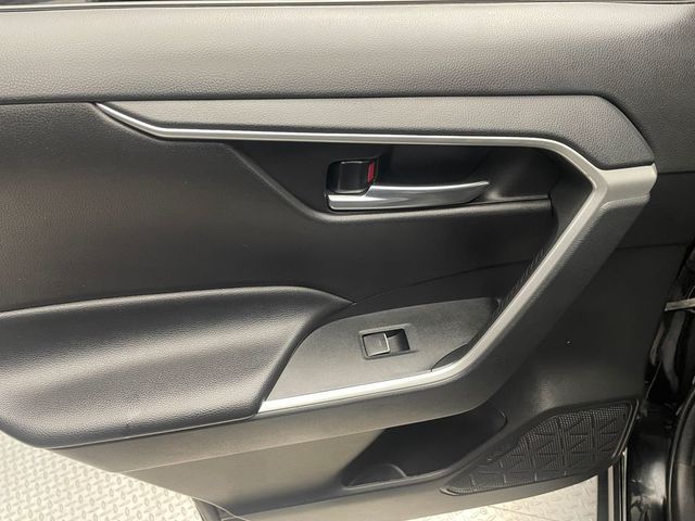 2022 Toyota RAV4 XLE AWD - 22995953 - 31
