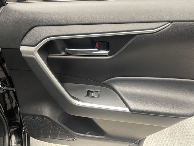 2022 Toyota RAV4 XLE AWD - 22995953 - 34