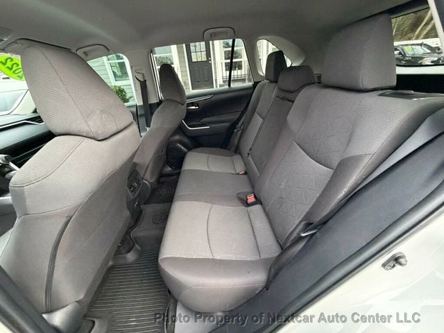 2022 Toyota RAV4 XLE FWD - 22976324 - 13