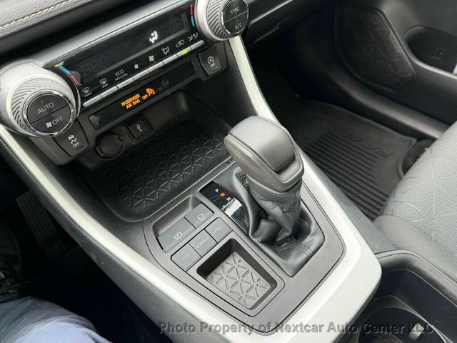 2022 Toyota RAV4 XLE FWD - 22976324 - 19