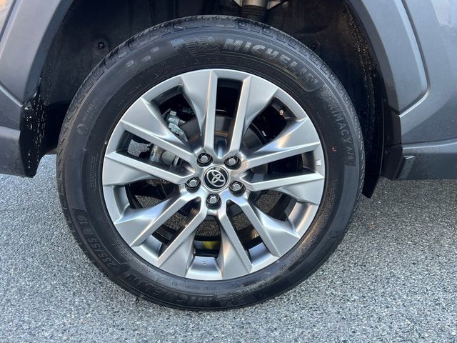2022 Toyota RAV4 XLE Premium AWD - 23037718 - 18