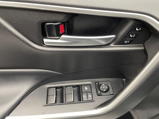 2022 Toyota RAV4 XLE Premium AWD - 22928804 - 9