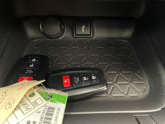 2022 Toyota RAV4 XLE Premium AWD - 22928804 - 27