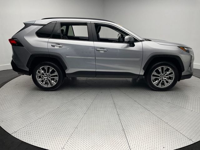 2022 Toyota RAV4 XLE Premium AWD - 22928804 - 3
