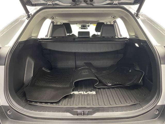 2022 Toyota RAV4 XLE Premium AWD - 22928804 - 39